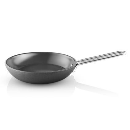 Pánev PROFESSIONAL 24 cm, titan, Eva Trio