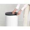kos na pradlo s plastovym vikem brabantia bily 60 l 4