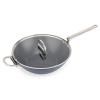 Wok SPACE 32 cm, s poklicí, keramika, Joseph Joseph